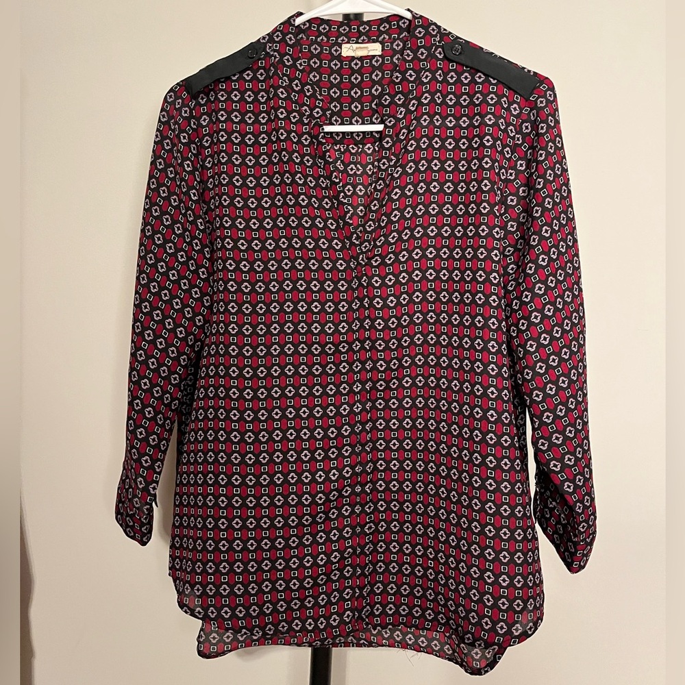 Antilia Femme Top Black Red Print Blouse 3/4 Tab Sleeve Small